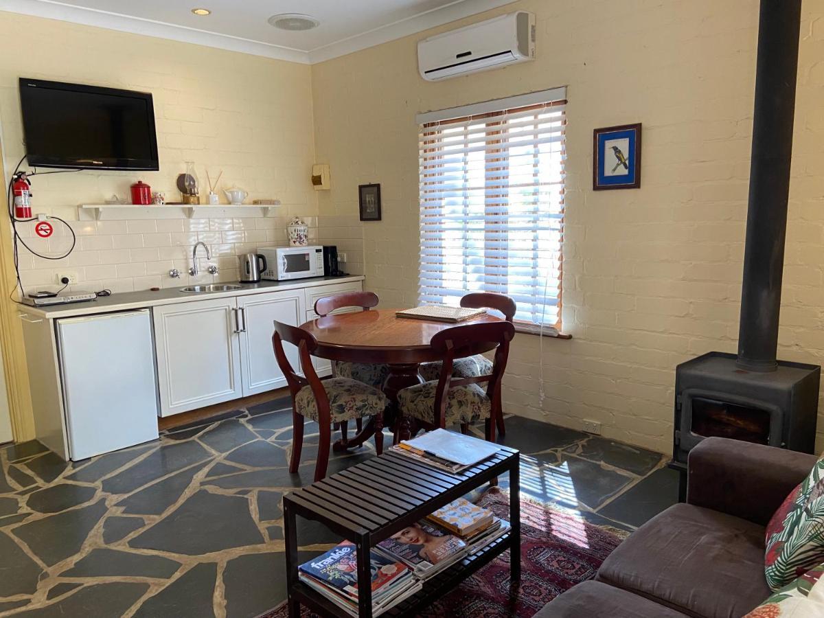 Battunga Cottages Watervale Bagian luar foto